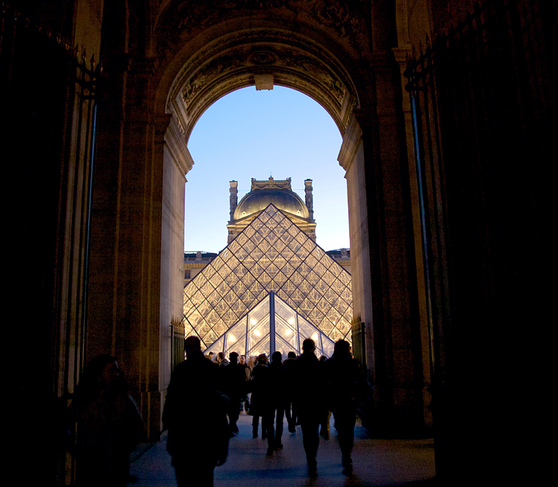 L'heure bleue at le Louvre; Steve Sampson