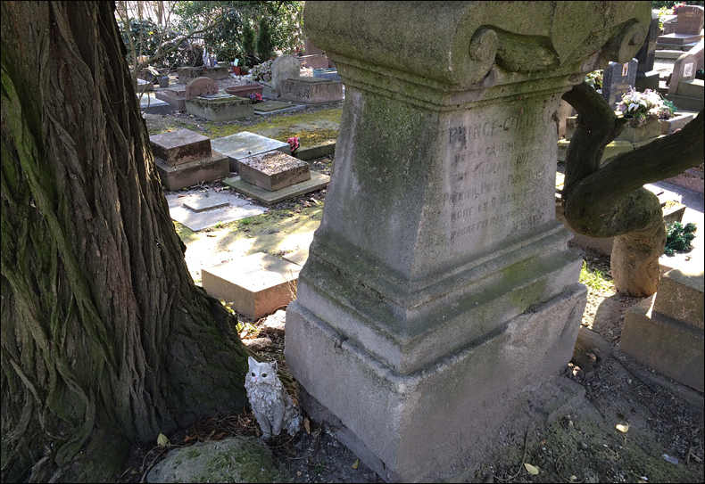 Tomb of Prince of Wales, theatrical dog; Cynthia Rose