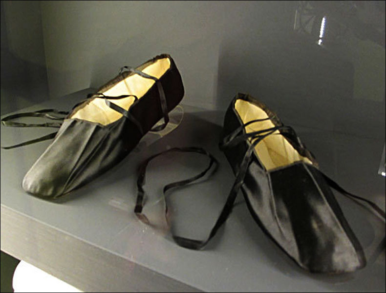 A grisette's ribbon-tied slippers, Palais Galliera